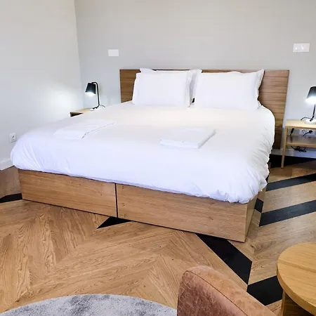 ホステル Mid-Atlantic House アングラ・ド・エロイーズモ