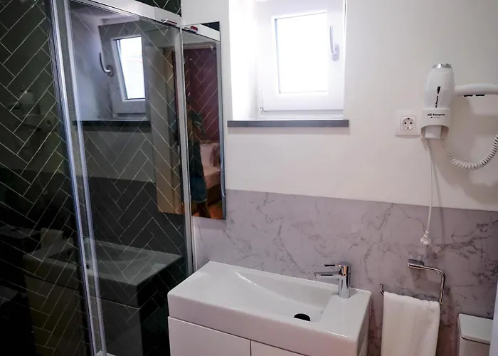 Mid-atlantic House Hostel *